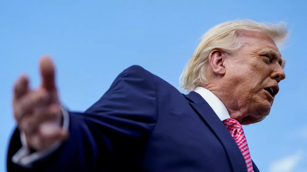 U.S. President Donald Trump speaks to the media as he arrives at Miami International Airport in Miami, Florida, U.S., March 27, 2026. REUTERS/Elizabeth Frantz    TPX IMAGES OF THE DAY