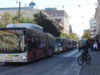 Pod pritiskom tudi javni prevoz: V Mariboru morda podražitve, v Ljubljani ne