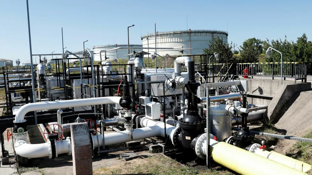 FILE PHOTO: The Druzhba oil pipeline between Hungary and Russia is seen at the Hungarian MOL Group's Danube Refinery in Szazhalombatta, Hungary, May 18, 2022. Picture taken May 18, 2022. REUTERS/Bernadett Szabo/File Photo