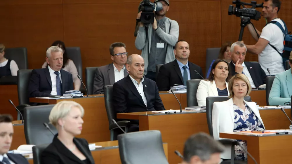 poslanka skupina SDS - Janez Jan&scaron;apredsednik SDS Janez Jan&scaron;a- 13.05.2022 &ndash; Državni zbor (DZ) &ndash; 1. ustanovna seja DZ - novoizvoljeni poslanci in poslanke prve seje 9. parlamentarnega sklica -//FOTO: Tomaž Skale