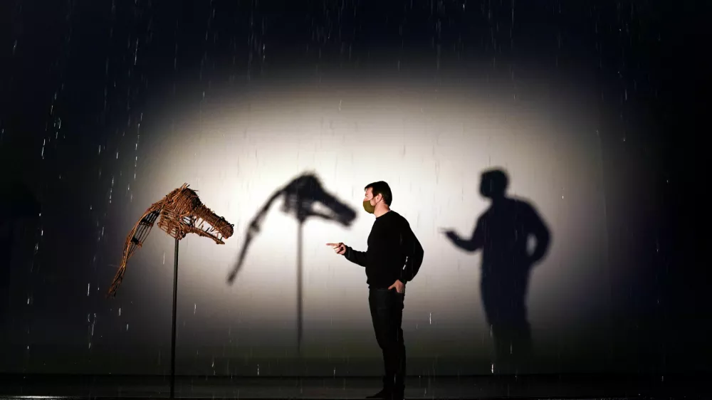 23 November 2021, United Kingdom, Edinburgh: A person views a whicker mask displayed at the exhibition Khvay Samnang: Calling for Rain. The exhibition by Cambodia-based artist Khvay Samnang also features two 11 metre long multicoloured curtains of rain. Photo: Andrew Milligan/PA Wire/dpa