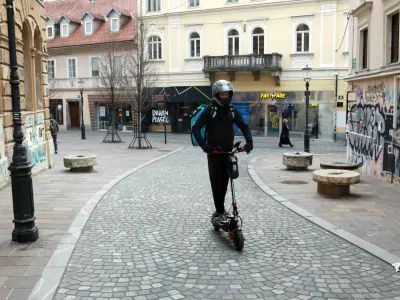 06.02.2025 - simbolična fotografija - električni skiro, E skiro, varnostFoto: Tomaž Skale