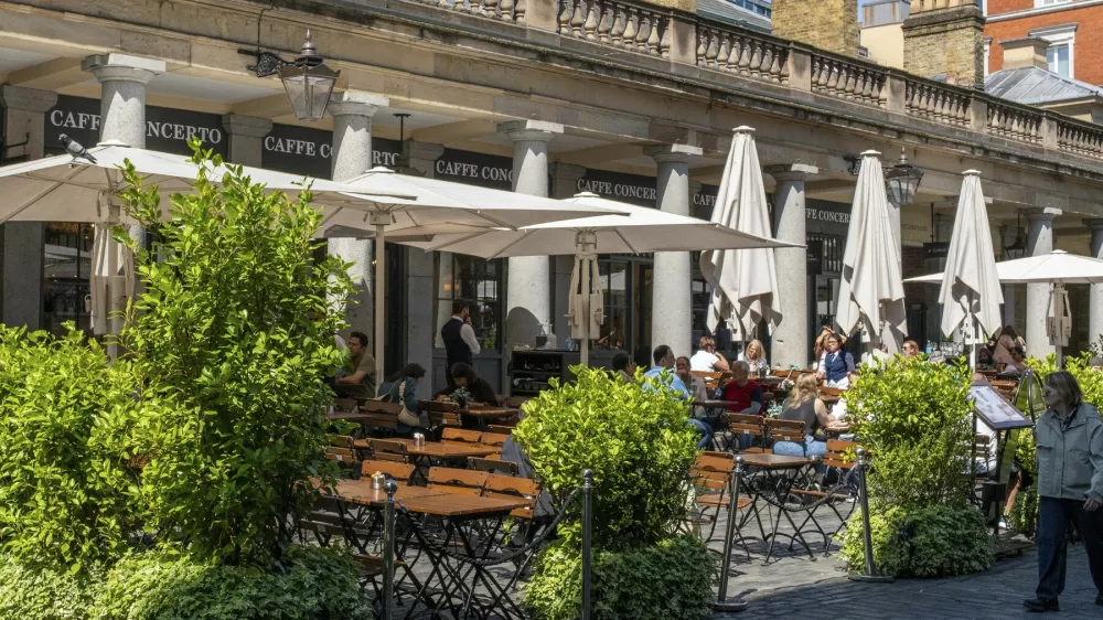 London, Covent Garden, kavarna, sonce. Foto: Profimedia