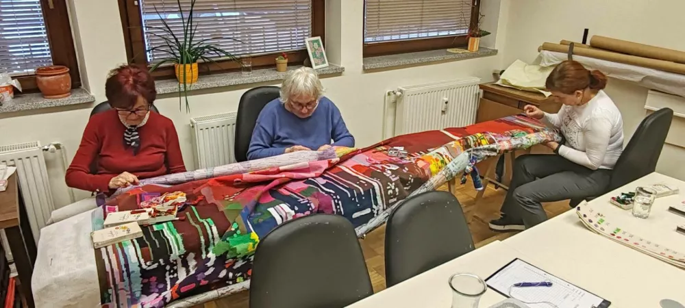 Več kot desetletje truda in 15 kilometrov niti: Koro&scaron;ice izvezle mega gobelin