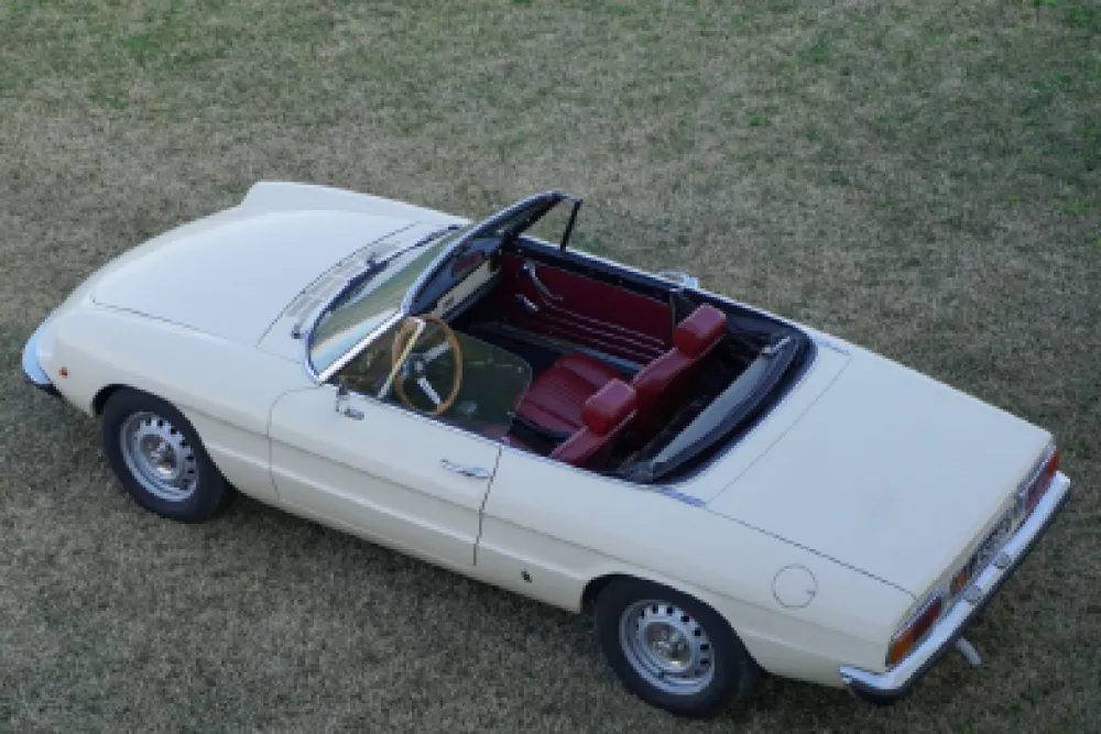 Alfa Romeo&nbsp;Spider&nbsp;Duetto