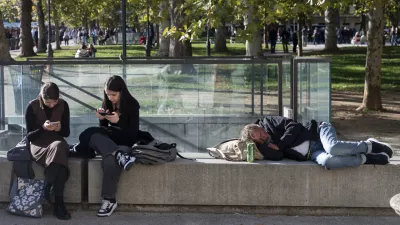 brezdomstvobrezdomcialkoholizemsocialna omrežjamobitelmobilni telefonigeneracija Zpametni telefonimedgeneracijski odnosisočutjerazumevanjeosamljenostžalostdigitalna odvisnost01.10.2025 - tradicionalni Pozdrav brucem, ki ga pripravlja Univerza v Ljubljani skupaj s Študentskim svetom Univerze v LjubljaniFOTO: Nik Erik Neubauer