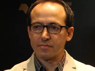 Burhan S&ouml;nmez, kurdski pisatelj, predsednik mednarodnega PEN