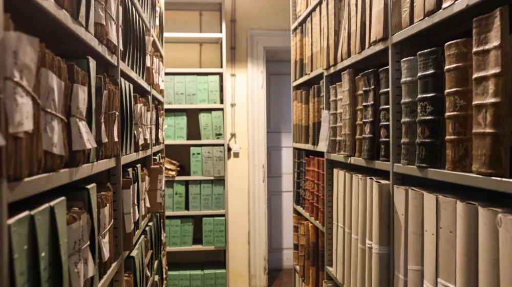 - Arhiv, - 03.06.2024. - Obisk ministrice za kulturo v Arhivu Republike Slovenije v Grubarjevi palači v Ljubljani. //FOTO: Bojan Velikonja / Foto: Bojan Velikonja