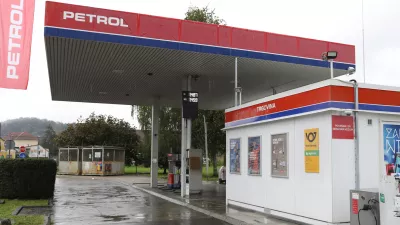 16.09.2025. Črpalka Petrol, kjer je tudi pošta v Dobrunjah. Foto: Bojan Velikonja 