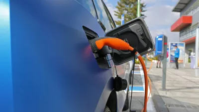 - električna polnilnica za električno vozilo - - polnilna postaja - električna mobilnost -- 12.10.2016 - Aerodrom Ljubljana - Letali&scaron;če Jožeta Pučnika Brnik - avtomobilsko postajali&scaron;če za souporabo električnih vozil Avant2Go - car sharing, e-prevoz na klic - //FOTO: Bojan Velikonja