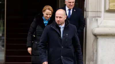 Ljubljana, predsedniska palaca.Neformalni pogovori predsednice republike Natase Pirc Musar s predsednico in predsedniki strank, ki so se po neuradnih izidih parlamentarnih volitev uvrstile v DZ.Predsednik NSi Jernej Vrtovec, predsednica SLS Tina Bregant in predsednik Fokusa Marko Lotric ob odhodu.