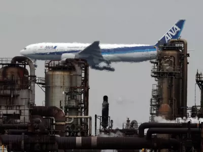An All Nippon Airways airplane flies past an oil refinery as it approaches to land at Tokyo's Haneda airport, as seen from a park in the Keihin Industrial Zone in Kawasaki, south of Tokyo, Japan, March 17, 2026. REUTERS/Issei Kato   TPX IMAGES OF THE DAY