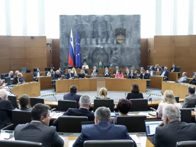 - 03.03.2025 - Predsednik vlade dr. Robert Golob je na 28. redni seji Državnega zbora odgovarjal na ustna poslanska vpra&scaron;anja - parlament, poslanec, poslanci, politika, vlada//FOTO: Jaka Gasar
