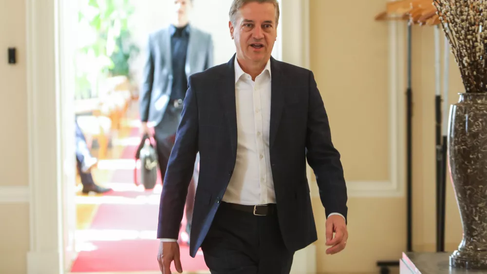 - Robert Golob, predsednik vlade RS in predsednik Gibanja Svoboda,- Luka Mesec, podpredsednik vlade in minister za delo, družino, socialne zadeve in enake možnosti,- 09.04.2026. - 197. redna seja vlade RS, ki je obenem zadnja v tej sestavi.//FOTO: Bojan Velikonja