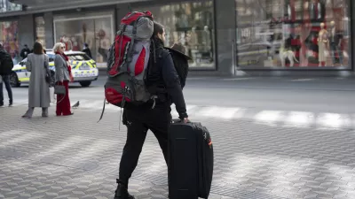 simbolična fotografijaairbnbkovčkibackpackerturizemturistipotovanje04.03.2025 turisti v LjubljaniFOTO: Nik Erik Neubauer / Foto: Nik Erik Neubauer