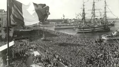 1954, 4. november, slovesnost, ko je po Londonskem memorandumu Trst z okolico pripadel Italiji, jadrnica Amerigo Vespucci / Foto: Wikipedia