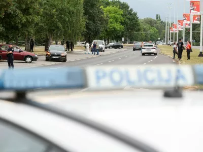 Mo&scaron;ki je sredi belega dne v Zagrebu streljal na domnevnega ljubimca svoje žene. 