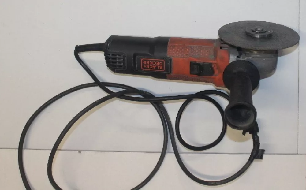 Policisti so pri vlomilcih v Semiču na&scaron;li nekaj predmetov, lastnike katerih &scaron;e i&scaron;čejo.