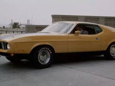 V originalnem filmu Gone in 60 seconds iz leta 1976 je vlogo Eleanor odigral predelani ford mustang sportsroof letnik 1971. / Foto: Imcdb