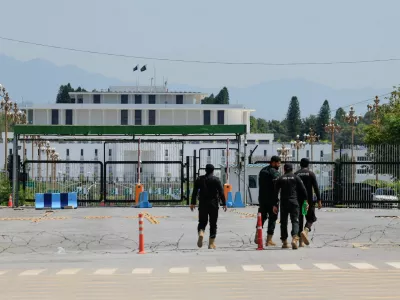 Police officers walk towards the President house, as Pakistan prepares to host the U.S. and Iran for peace talks, in Islamabad, Pakistan, April 10, 2026. REUTERS/Akhtar Soomro