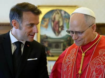 French President Emmanuel Macron meets Pope Leo XIV at the Vatican, April 10, 2026. Vatican Media/&shy;Simone Risoluti/Handout via REUTERS  ATTENTION EDITORS - THIS IMAGE WAS PROVIDED BY A THIRD PARTY.