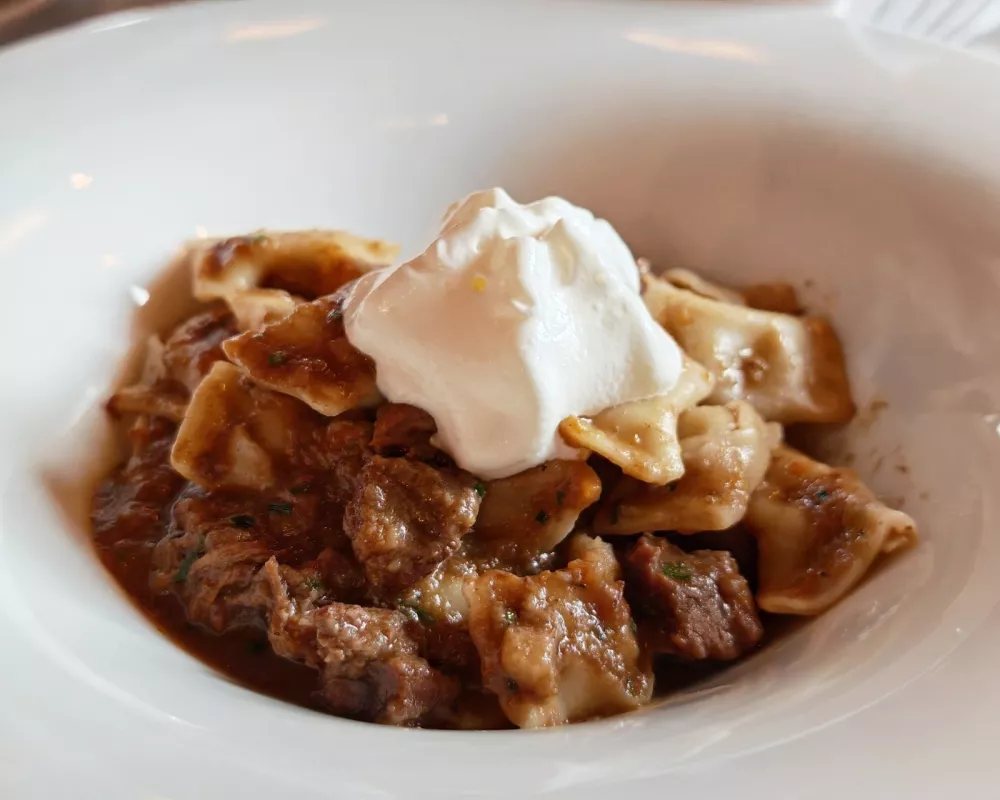  Žlikrofi z ragujem divjega pra&scaron;ička, Restavracija &Scaron;tern 1877