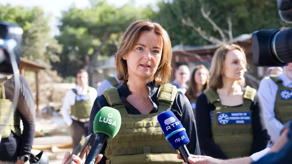 Izrael.Zunanja ministra Slovenije Tanja Fajon in Portugalske Joao Gomes Cravinho sta na obisk v Izrael prisla na dan, ko se je zacelo stiridnevno premirje na obmocju Gaze.