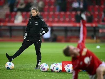 FILE PHOTO: Soccer Football - Bundesliga - 1. FC Union Berlin v FC Augsburg - Stadion An der Alten Forsterei, Berlin, Germany - November 25, 2023 1. FC Union Berlin assistant coach Marie-Louise Eta during the warm up before the match REUTERS/Annegret Hilse /File Photo NO RESALES. NO ARCHIVES