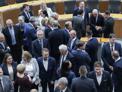 Janez Jan&scaron;a, Novi predsednik DZ Zoran Stevanović, Resnica- 10.04.2026 - ustanovna seja novega sklica DZ, ki jo je sklicala predsednica republike Nata&scaron;a Pirc Musar; seja se je začela z imenovanjem predsednika in podpredsednika mandatno-volilne komisije, sledila je prekinitev, pol ure po prekinitvi pa se je začela seja mandatno-volilne komisije DZ za pripravo druge točke dnevnega reda; v nadaljevanju seje DZ so potrjevali mandate poslancem in volili predsednika DZ//FOTO: Jaka Gasar