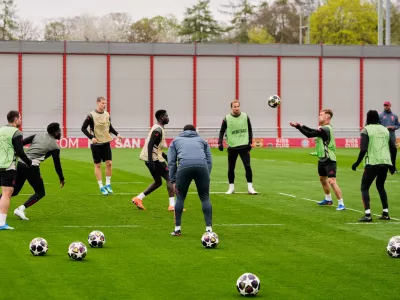 Bayern's players exercise during a training session ahead of the Champions League quarterfinal second leg soccer match between Bayern Munich and Real Madrid in Munich, Germany, Tuesday, April 14, 2026. (AP Photo/Matthias Schrader)