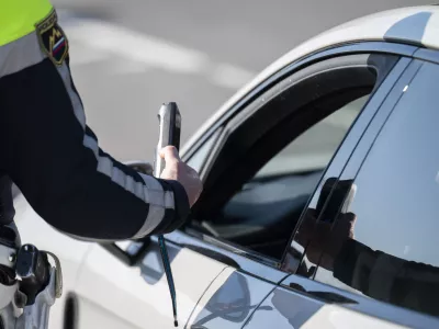 prometni nadzorpolicija - simbolična fotografijaprometna policijavarnost v prometupolicija na motorjihmotoristična policijaprehitri voznikiavtocestna policijaalkotestalkohol v prometu08.04.2025 Policijski nadzor, počivali&scaron;če PovodjeFOTO: Nik Erik Neubauer