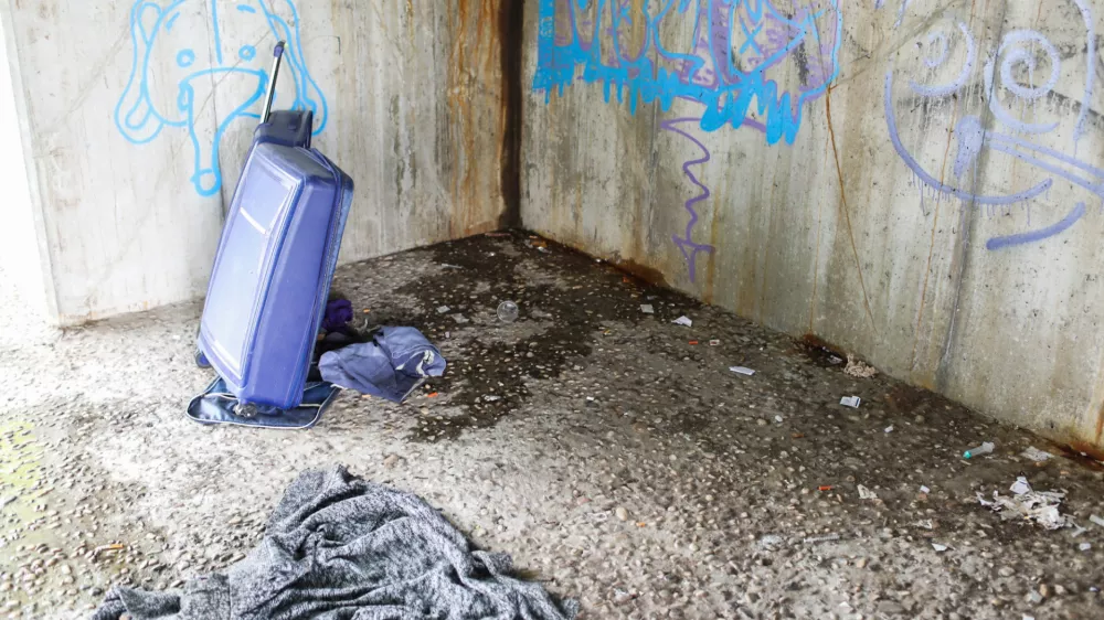 13.04.2026. Mesarski most, prostor pod mostom, ki ga uporabljajo narkomani je po objavi v Dnevniku oči&scaron;čen. Foto: Bojan Velikonja