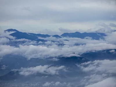 - hribovje, oblačno vreme, oblaki- 20.11.2020 - Smuči&scaron;če RTC Krvavec - rekreacijsko turistični center &ndash; //FOTO: Matjaž Ru&scaron;t