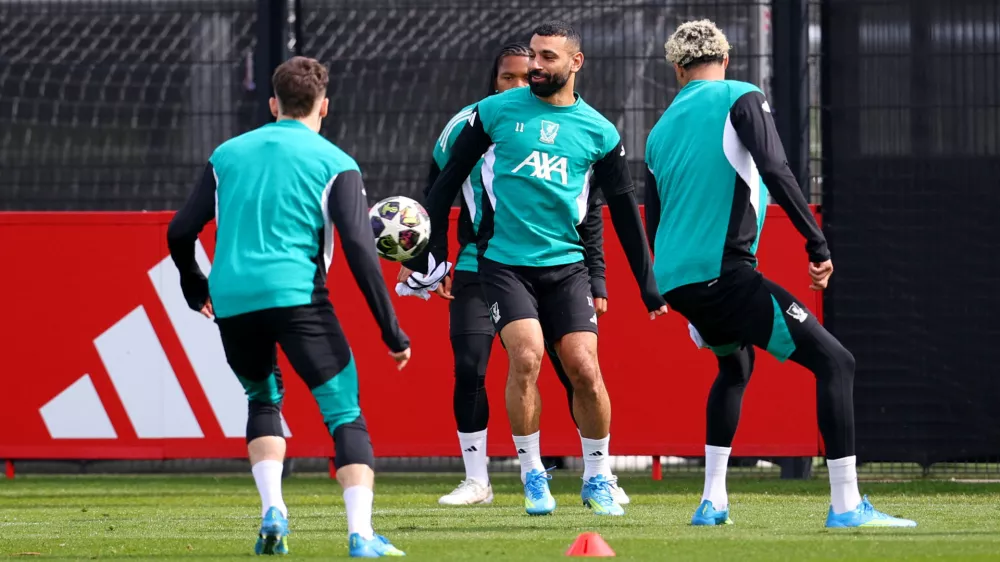 Soccer Football - UEFA Champions League - Liverpool Training - AXA Training Centre, Liverpool, Britain - April 13, 2026 Liverpool's Mohamed Salah with Hugo Ekitike, Florian Wirtz and Rio Ngumoha during training REUTERS/Ed Sykes
