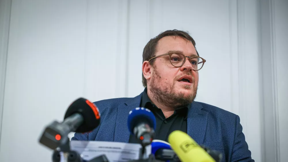 Ljubljana, sedez Levice.Novinarska konferenca Levice in Vesne o predstavitvi skupnega volilnega programa.Minister za solidarno prihodnost Simon Maljevac.