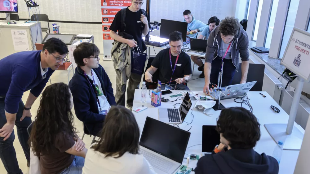 &Scaron;tudentje so spoznavali biomedicinsko tehniko