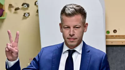 Peter Magyar, leader of the opposition Tisza party, gestures after casting his vote during the Hungarian parliamentary election in Budapest, Hungary, April 12, 2026. REUTERS/Marton Monus   TPX IMAGES OF THE DAY