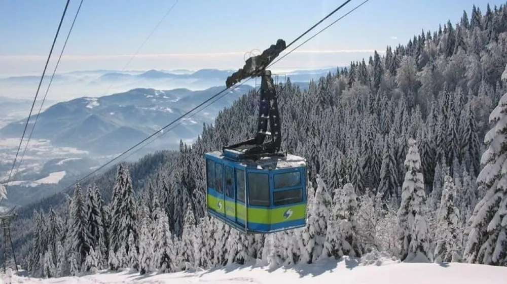 Večino smučarjev na Golte pripelje nihalka, ki je celo zimsko sezono niso smeli uporabljati. Golte
