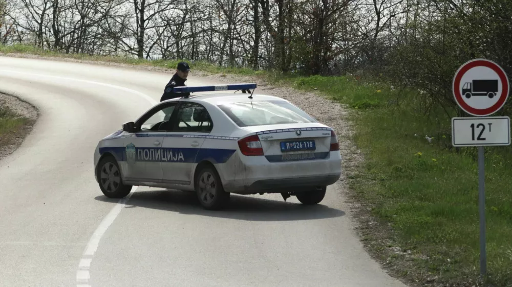 Srbija, policijski avto