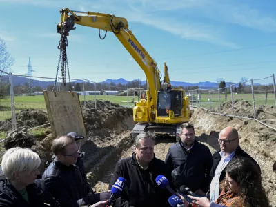 Gradnja kanala C0Zoran Janković, župan Ljubljane - 04.04.2023 - Ekskurzija po Ljubljani z ljubljanskim županom - //FOTO: Nik Erik Neubauer