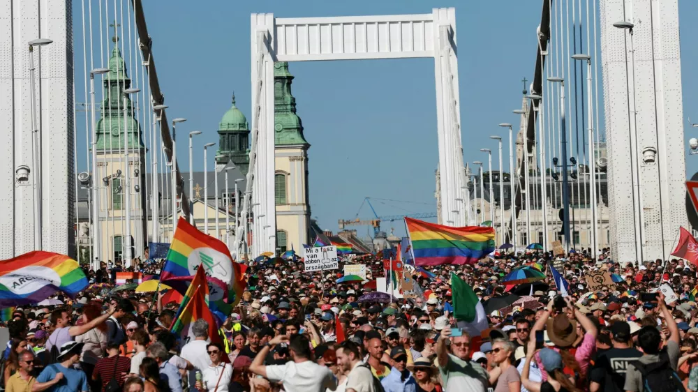 FILE PHOTO: People cross the Elisabeth Bridge during the Budapest Pride March in Budapest, Hungary, June 28, 2025. REUTERS/Bernadett Szabo/File Photo