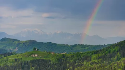 Morda se nam obeta celo kakšna mavrica. / Foto: Istock
