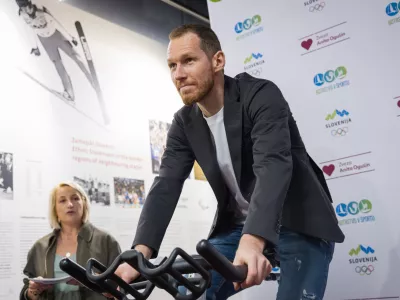 Ljubljana, Slovenski olimpijski izobrazevalni center.Novinarska konferenca o pomenu projekta Botrstvo v sportu za mlade sportnice in sportnike iz socialno ogrozenih okolij.Ambasador Botrstva v sportu za leto 2026 Tine Urnaut.