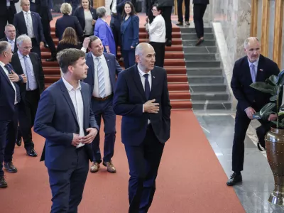 Janez Jan&scaron;a- 10.04.2026 - ustanovna seja novega sklica DZ, ki jo je sklicala predsednica republike Nata&scaron;a Pirc Musar; seja se je začela z imenovanjem predsednika in podpredsednika mandatno-volilne komisije, sledila je prekinitev, pol ure po prekinitvi pa se je začela seja mandatno-volilne komisije DZ za pripravo druge točke dnevnega reda; v nadaljevanju seje DZ so potrjevali mandate poslancem in volili predsednika DZ//FOTO: Jaka Gasar