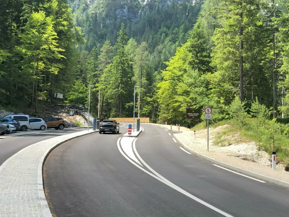 Zapornici na Vr&scaron;iču / Foto: Eva Branc