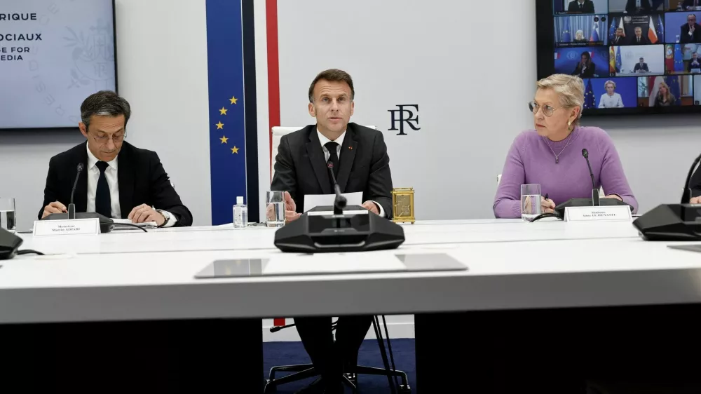 French President Emmanuel Macron, Martin Ajdari, Chairman of Arcom, the French regulatory authority for audiovisual and digital communication, and French Junior Minister for Artificial Intelligence (AI) and Digital Technology Anne Le Henanff attend a video conference meeting dedicated to national and European initiatives aimed at establishing a digital majority to access social networks, at the Elysee Palace in Paris, France, April 16, 2026. REUTERS/Benoit Tessier/Pool