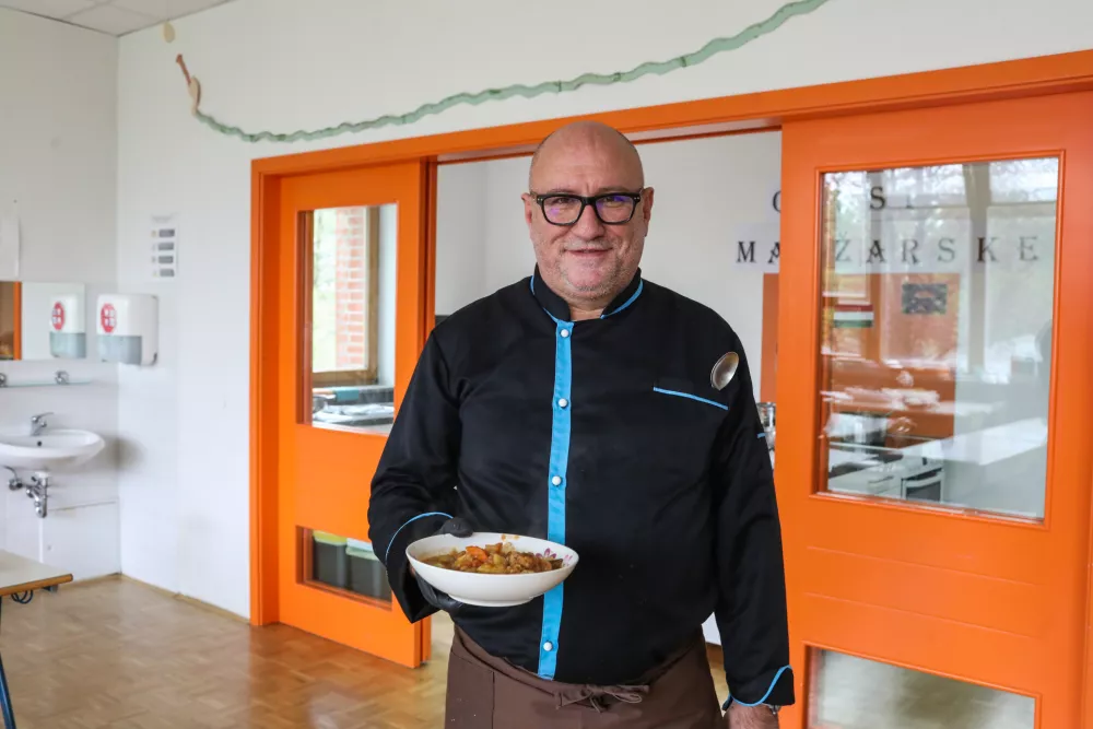 (REPORTAŽA) Za &scaron;tedilnikom spoznavajo tuje kulture in tradicije