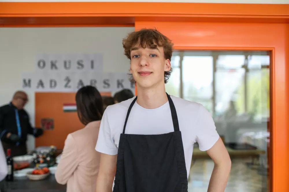 (REPORTAŽA) Za &scaron;tedilnikom spoznavajo tuje kulture in tradicije