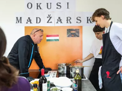 (REPORTAŽA) Za &scaron;tedilnikom spoznavajo tuje kulture in tradicije