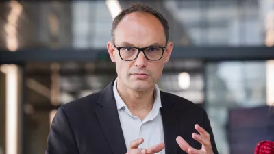 Ljubljana, sedez Gibanja Svoboda.Sestanek predsednika Gibanja Svoboda Roberta Goloba s predstavniki list oz. strank, ki so bile na volitvah izvoljene v parlament.Izjava predsednika Demokratov Anzeta Logarja ob odhodu.